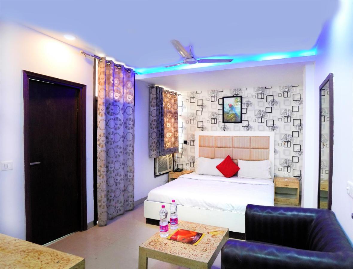 Hotel The Rts Plaza Nueva Delhi Exterior foto