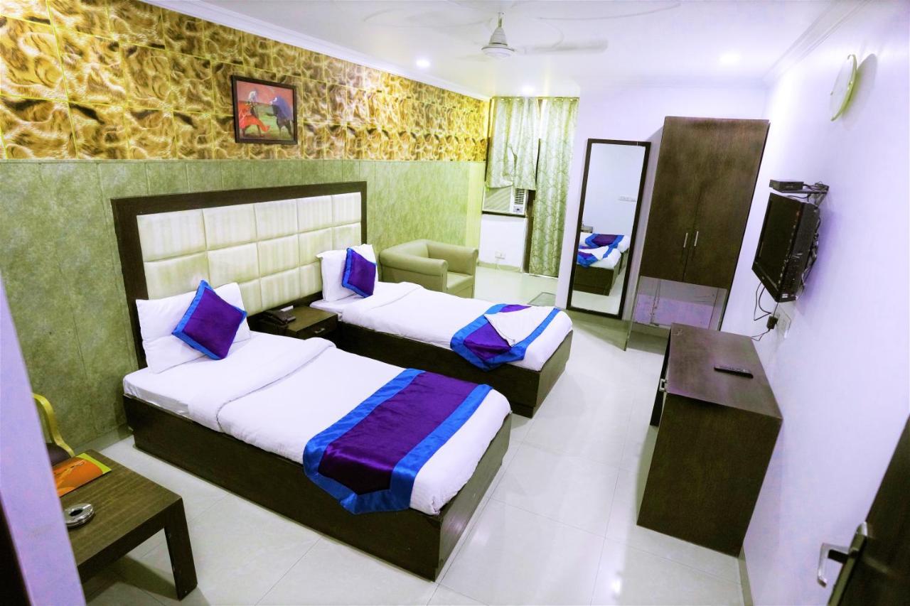 Hotel The Rts Plaza Nueva Delhi Exterior foto