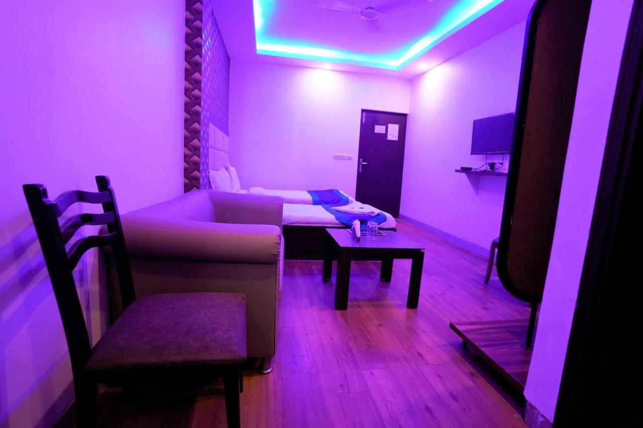 Hotel The Rts Plaza Nueva Delhi Exterior foto