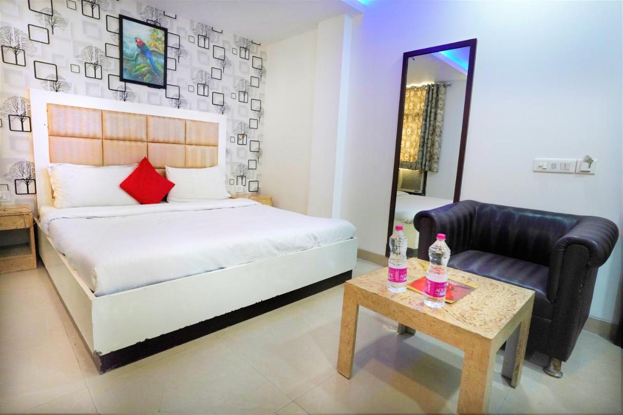 Hotel The Rts Plaza Nueva Delhi Exterior foto