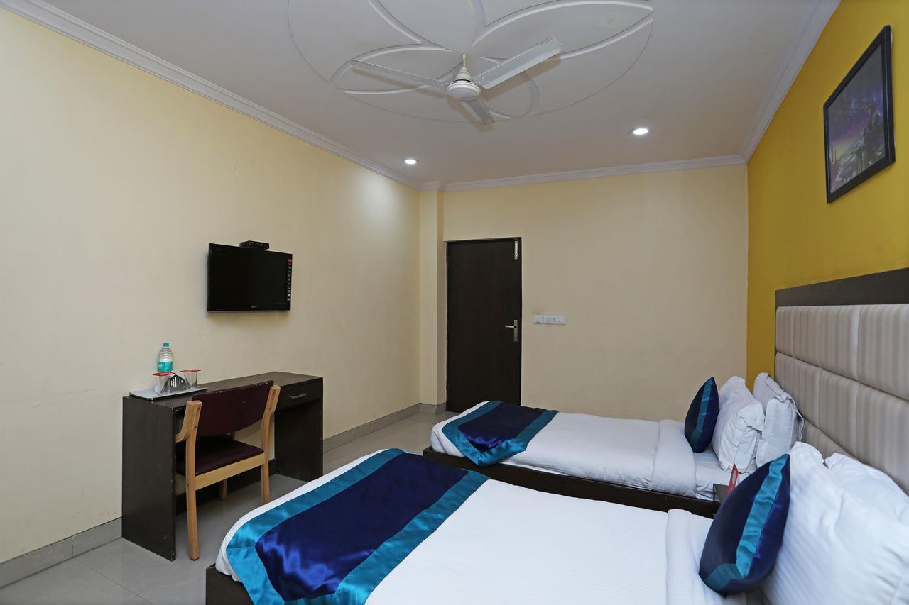 Hotel The Rts Plaza Nueva Delhi Exterior foto