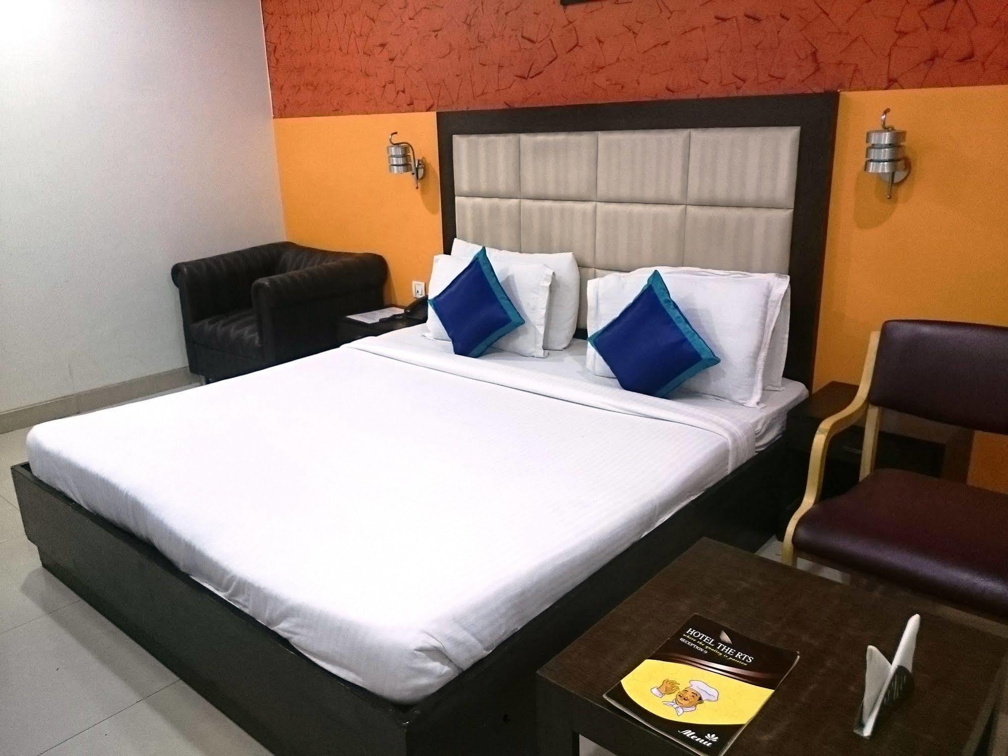 Hotel The Rts Plaza Nueva Delhi Exterior foto