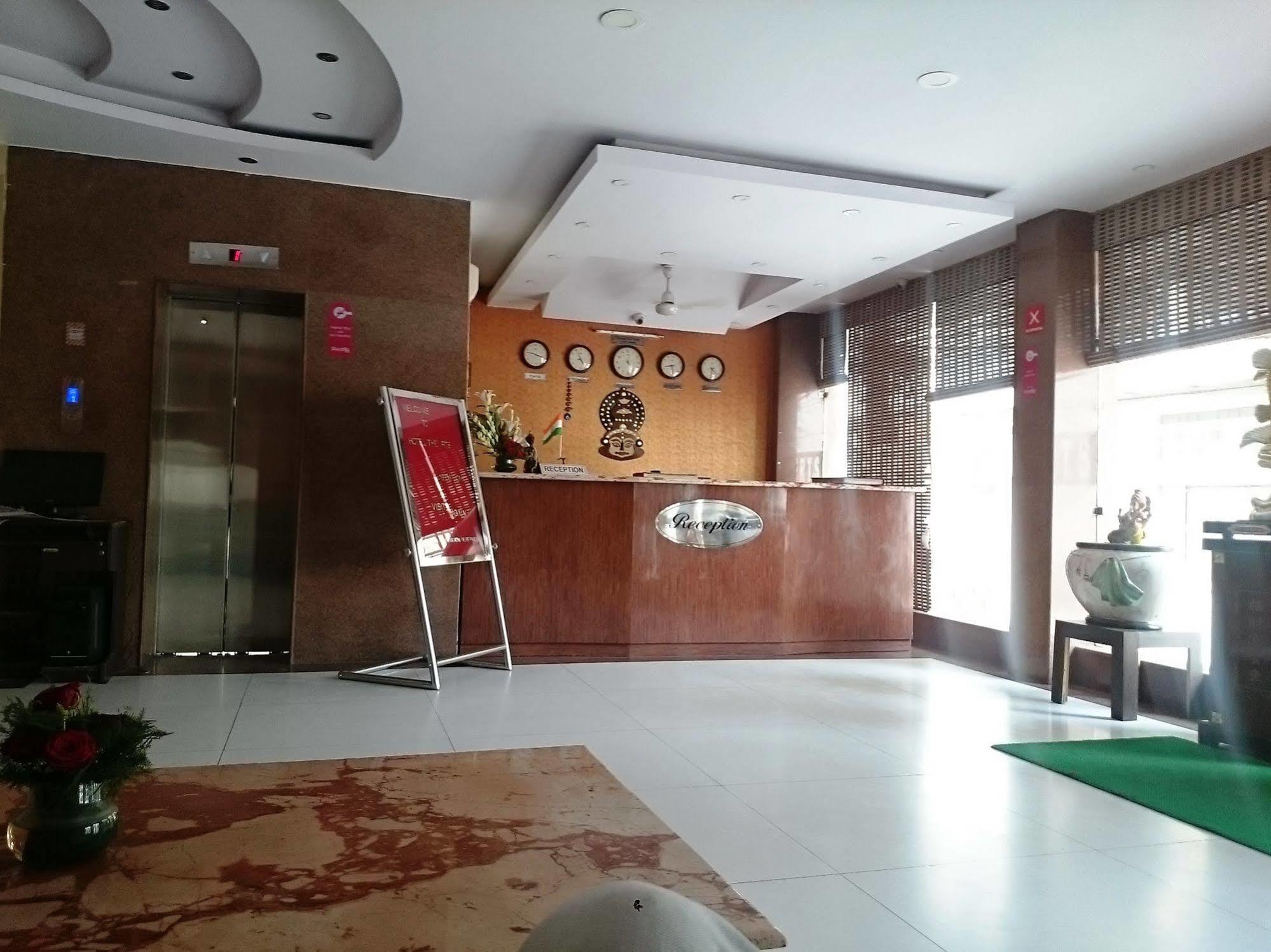 Hotel The Rts Plaza Nueva Delhi Exterior foto