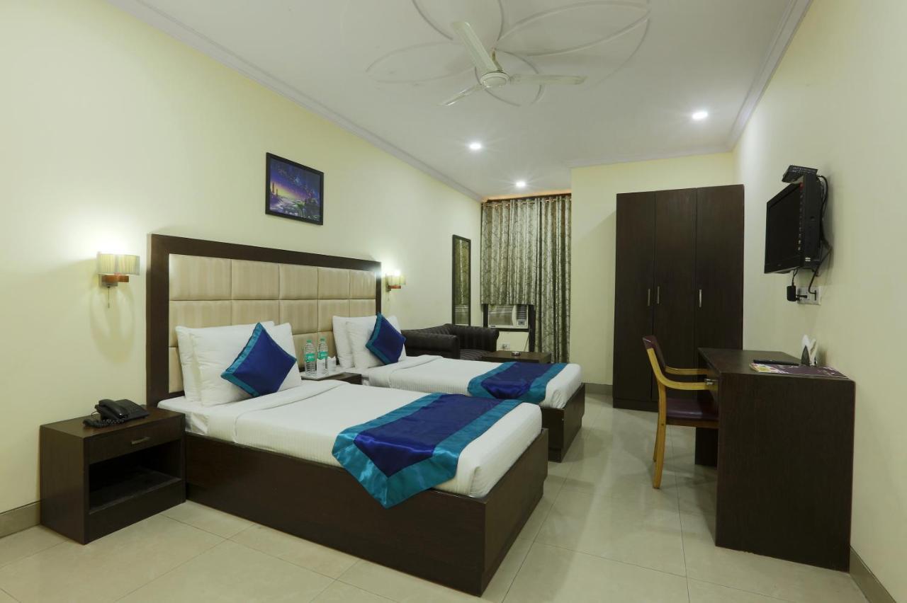 Hotel The Rts Plaza Nueva Delhi Exterior foto