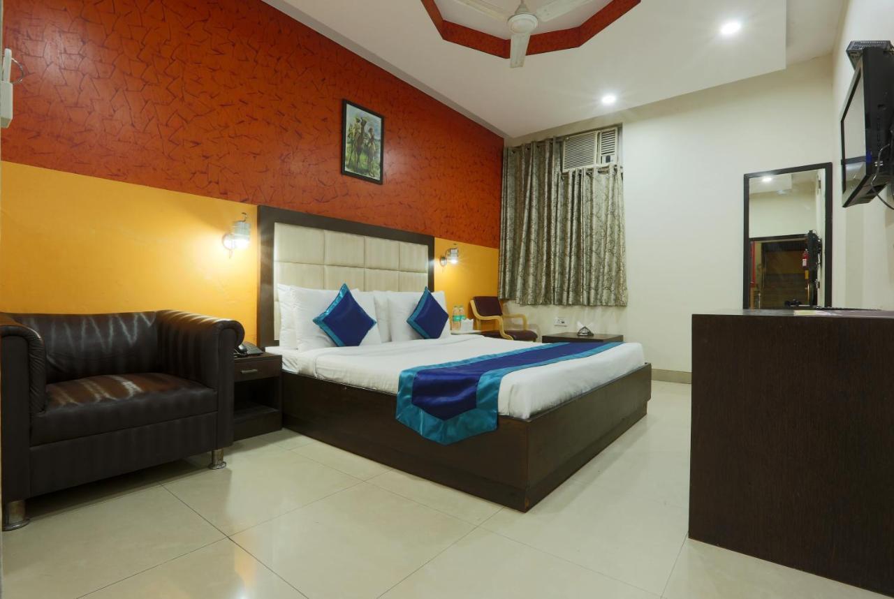 Hotel The Rts Plaza Nueva Delhi Exterior foto