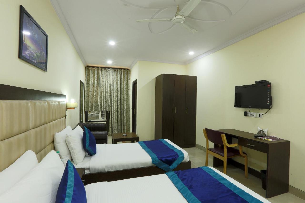 Hotel The Rts Plaza Nueva Delhi Exterior foto